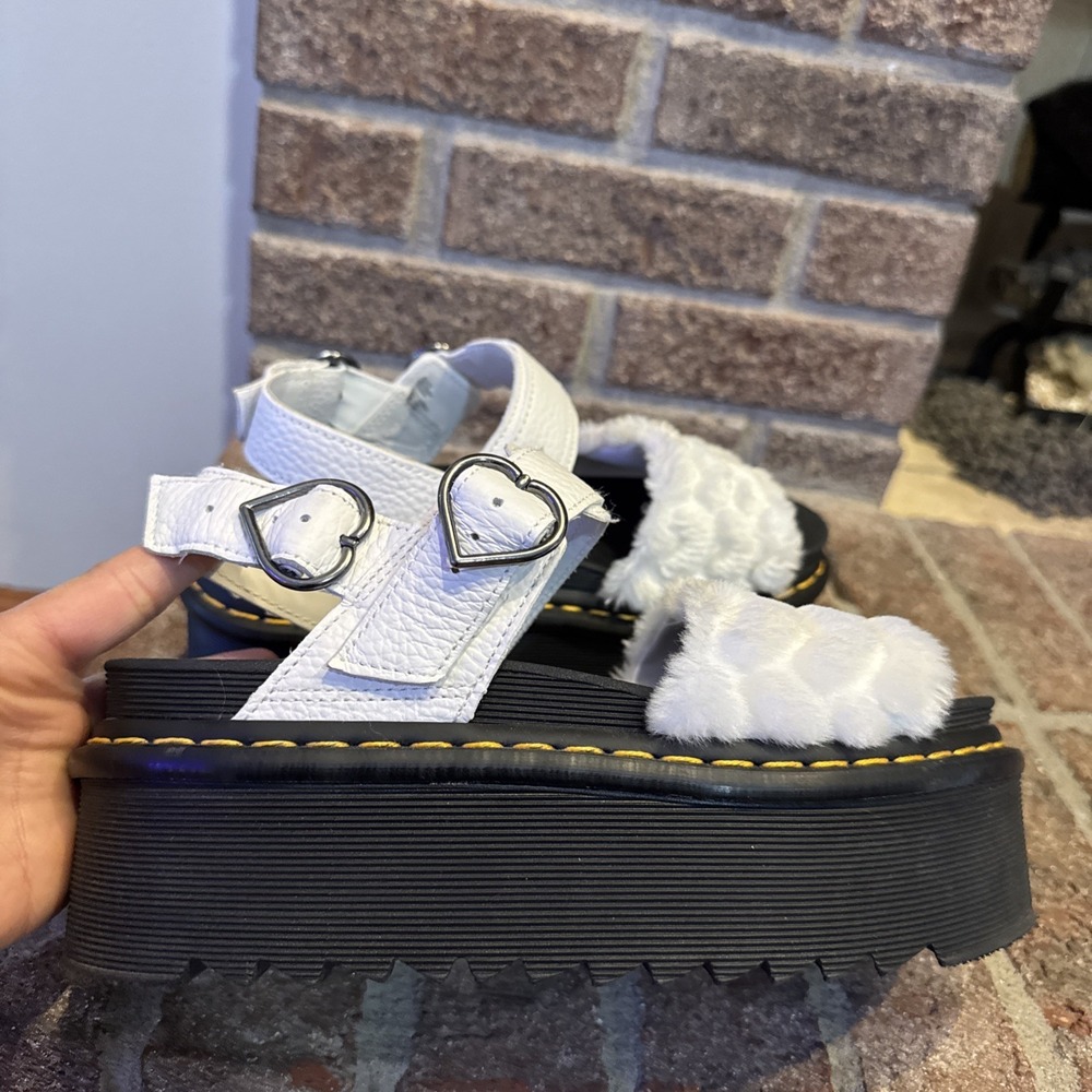 Dr. Martens Voss Quad Fluffy Sandals Women 8 White Heart Buckle Chunky Platform - Picture 5 of 16